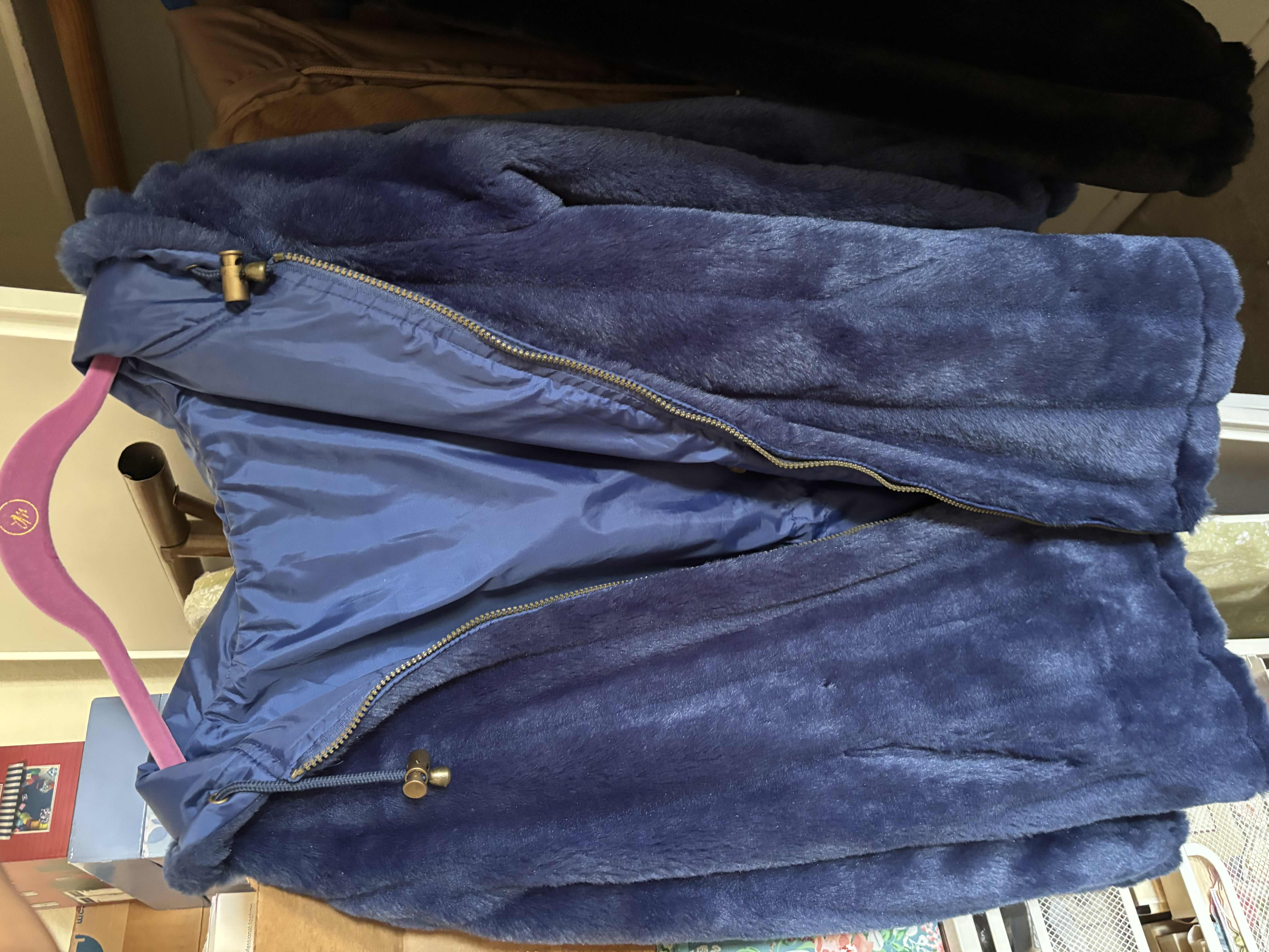 Photo 1 of WOMENS JACKETS SIZE XS