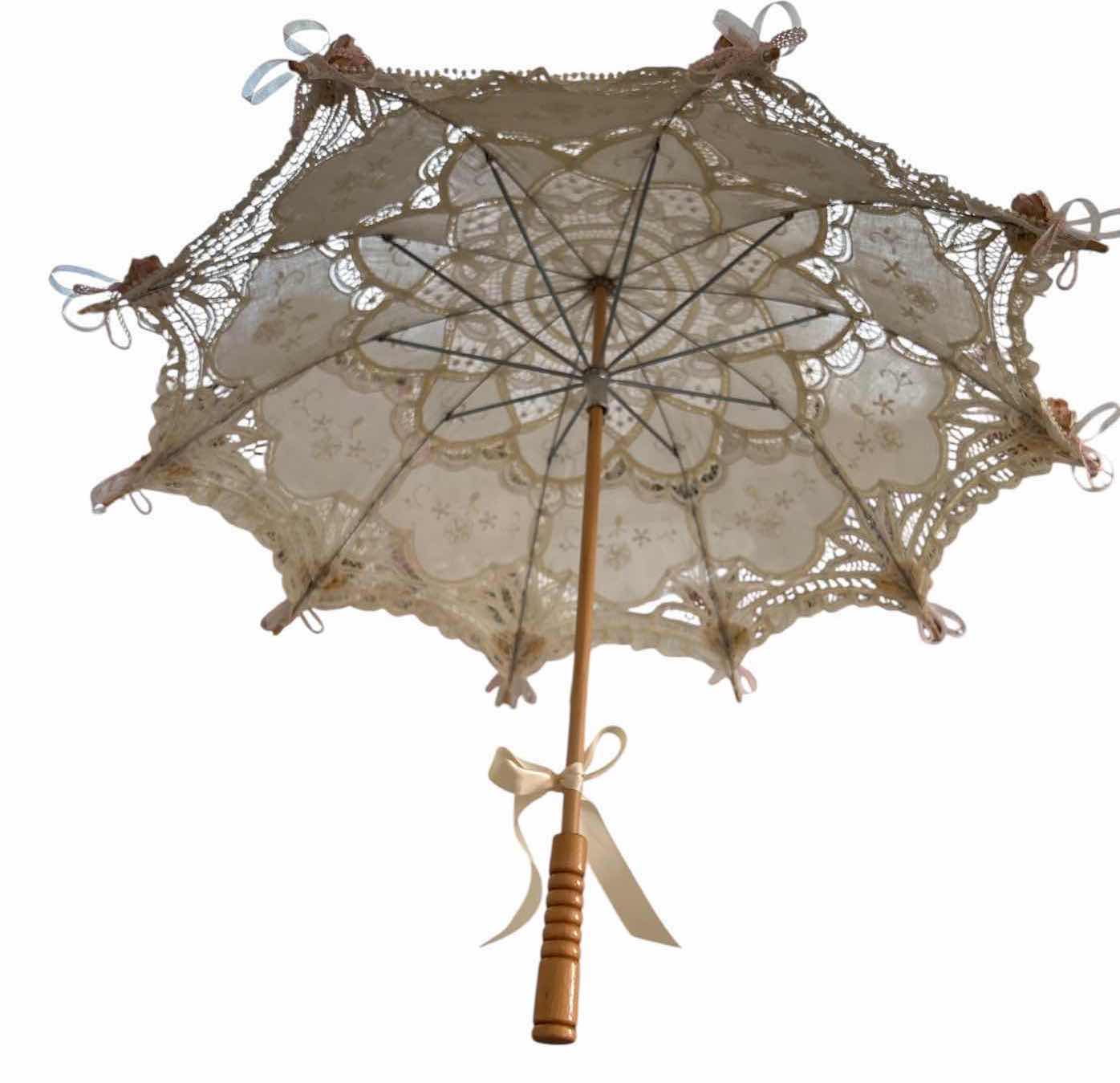 Photo 1 of VINTAGE LACE IVORY PARASOL L25”