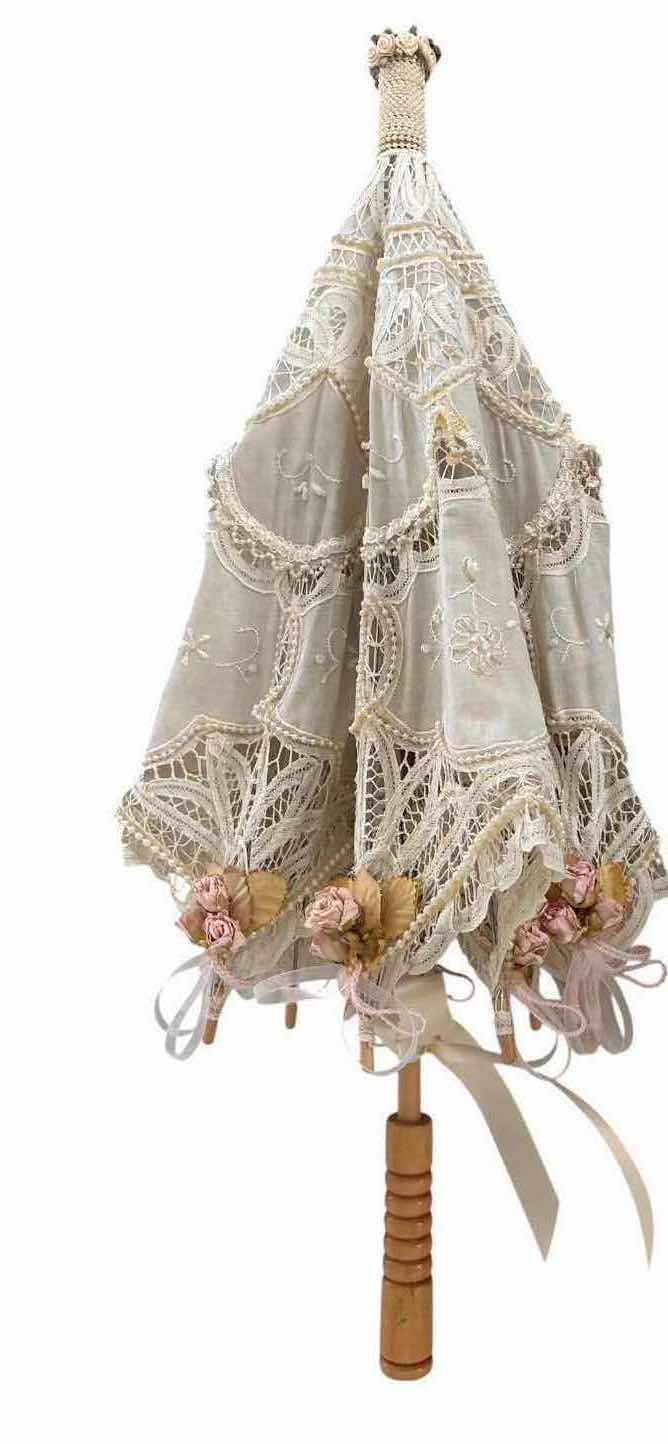 Photo 1 of VINTAGE LACE IVORY PARASOL L25”