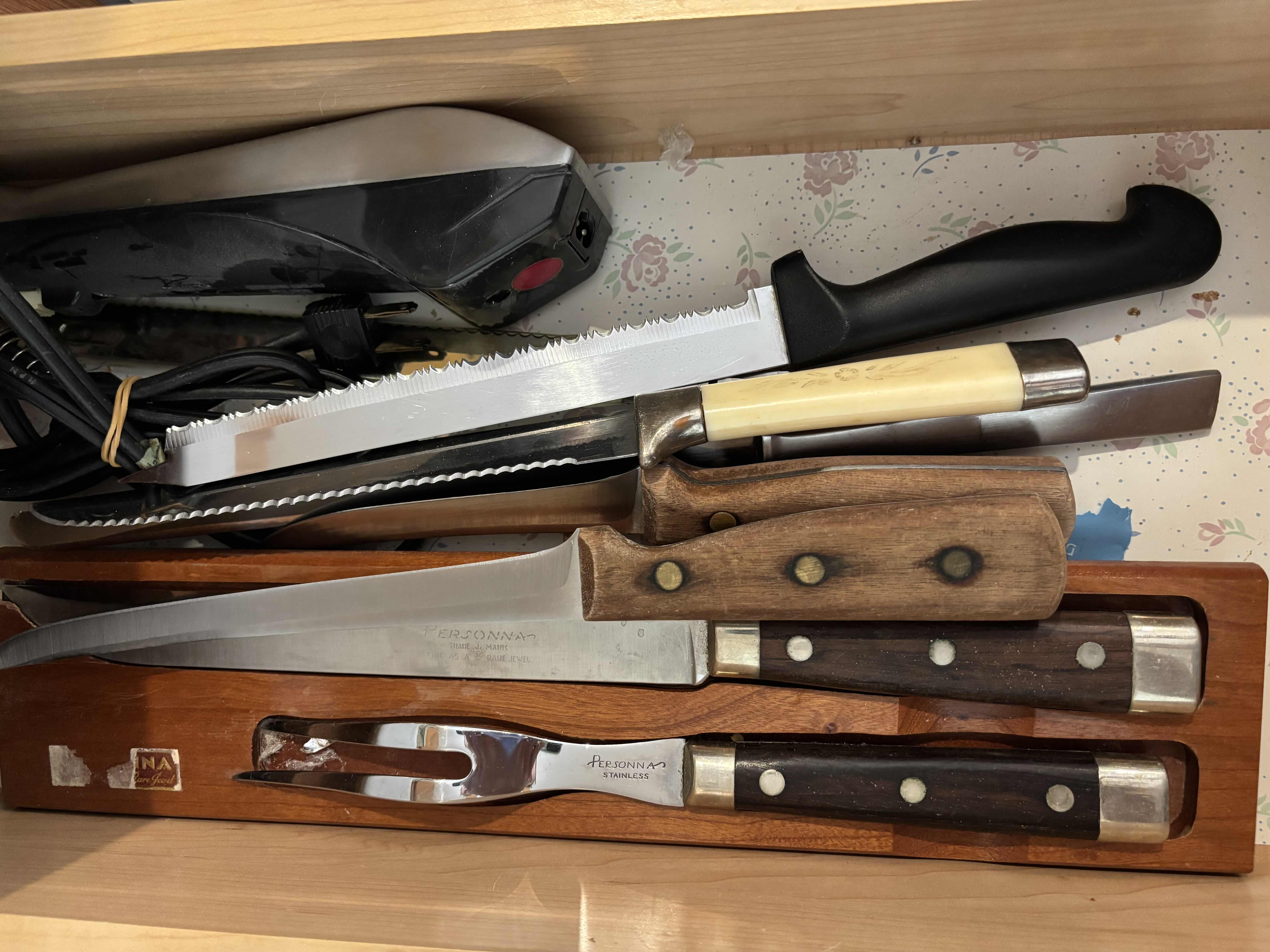 Photo 1 of CONTENTS OF KITCHEN DRAWER