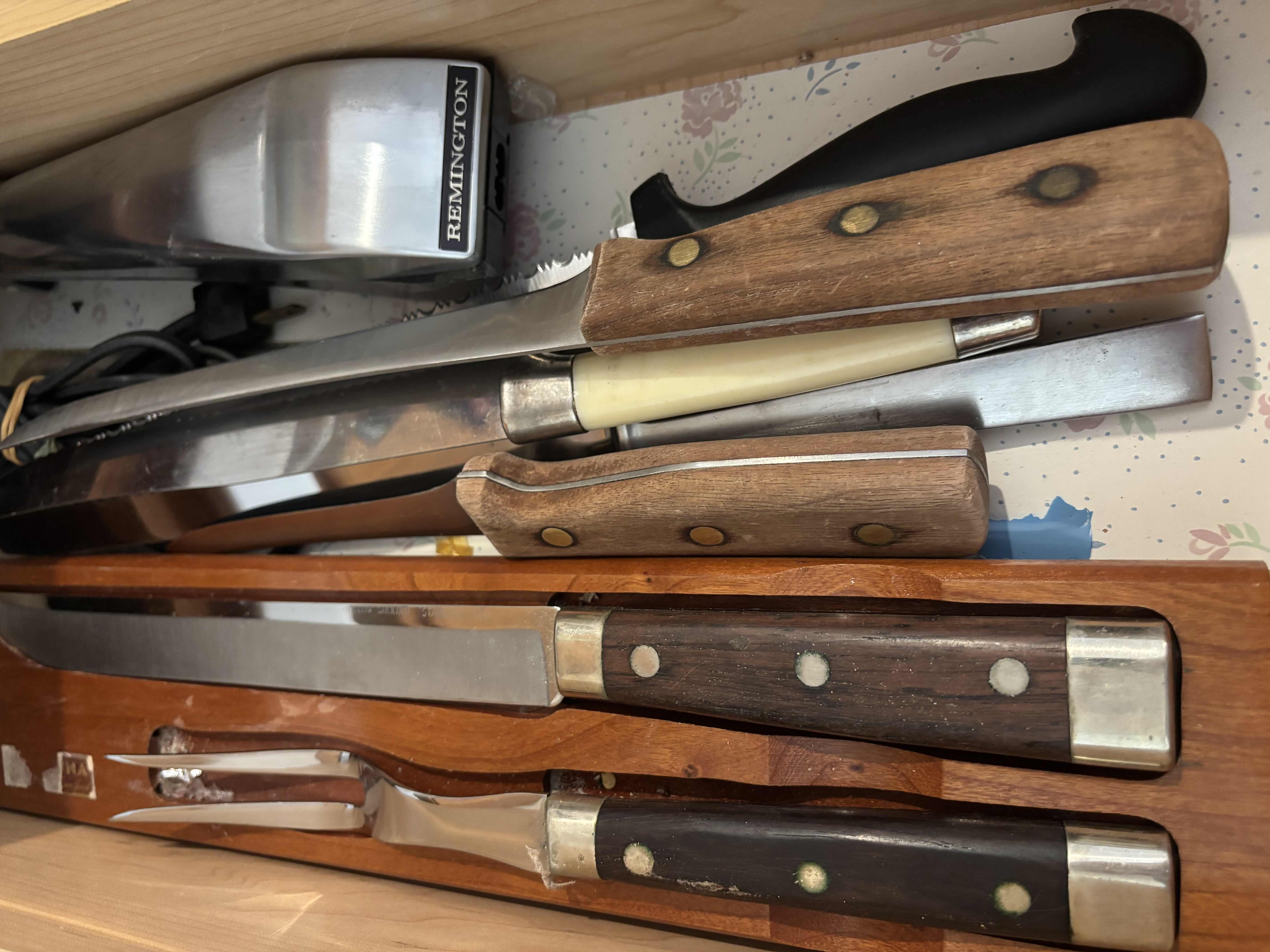 Photo 1 of CONTENTS OF KITCHEN DRAWER