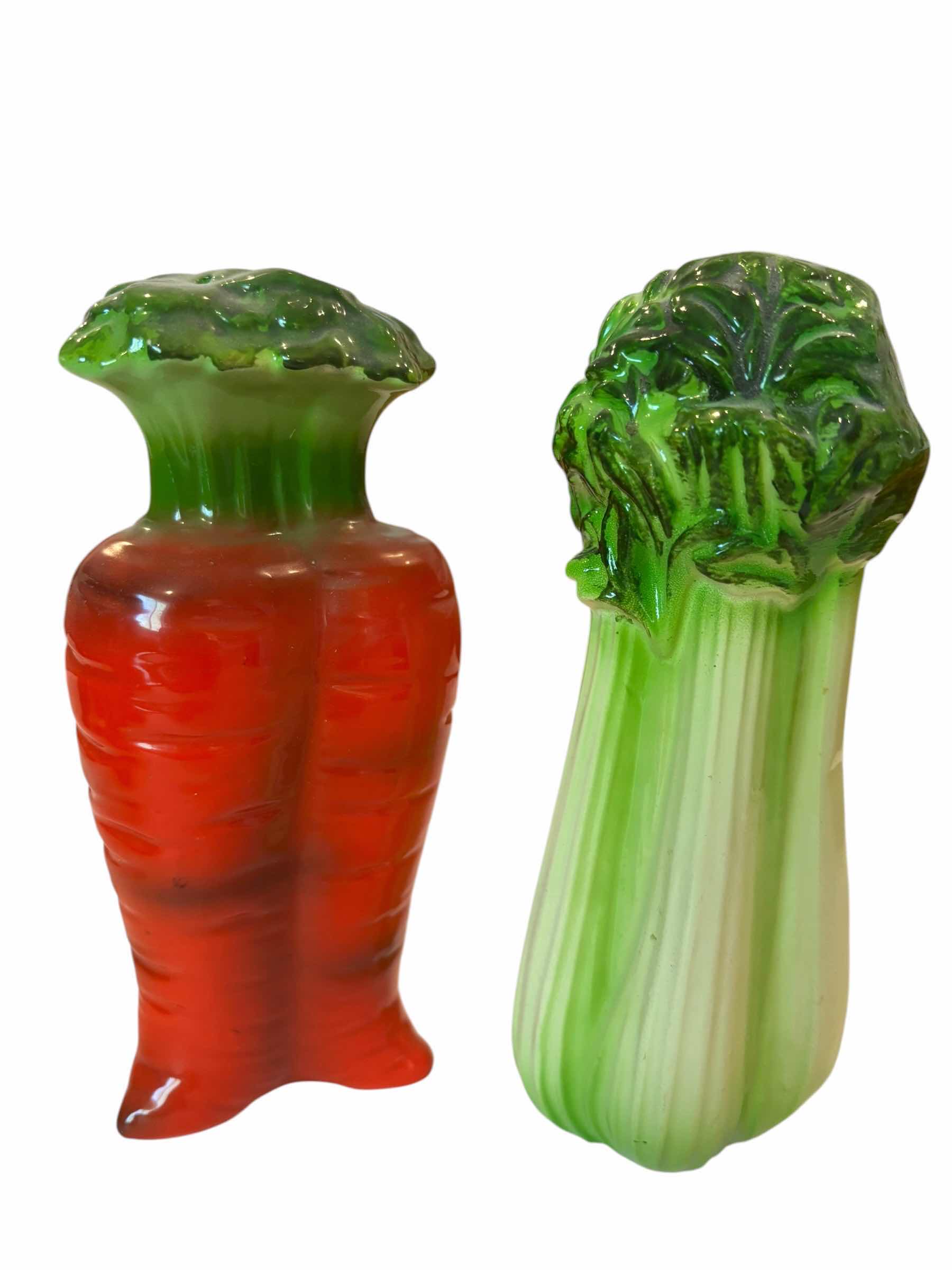 Photo 1 of VINTAGE SALT N PEPPER SHAKERS, TALLEST H6”
