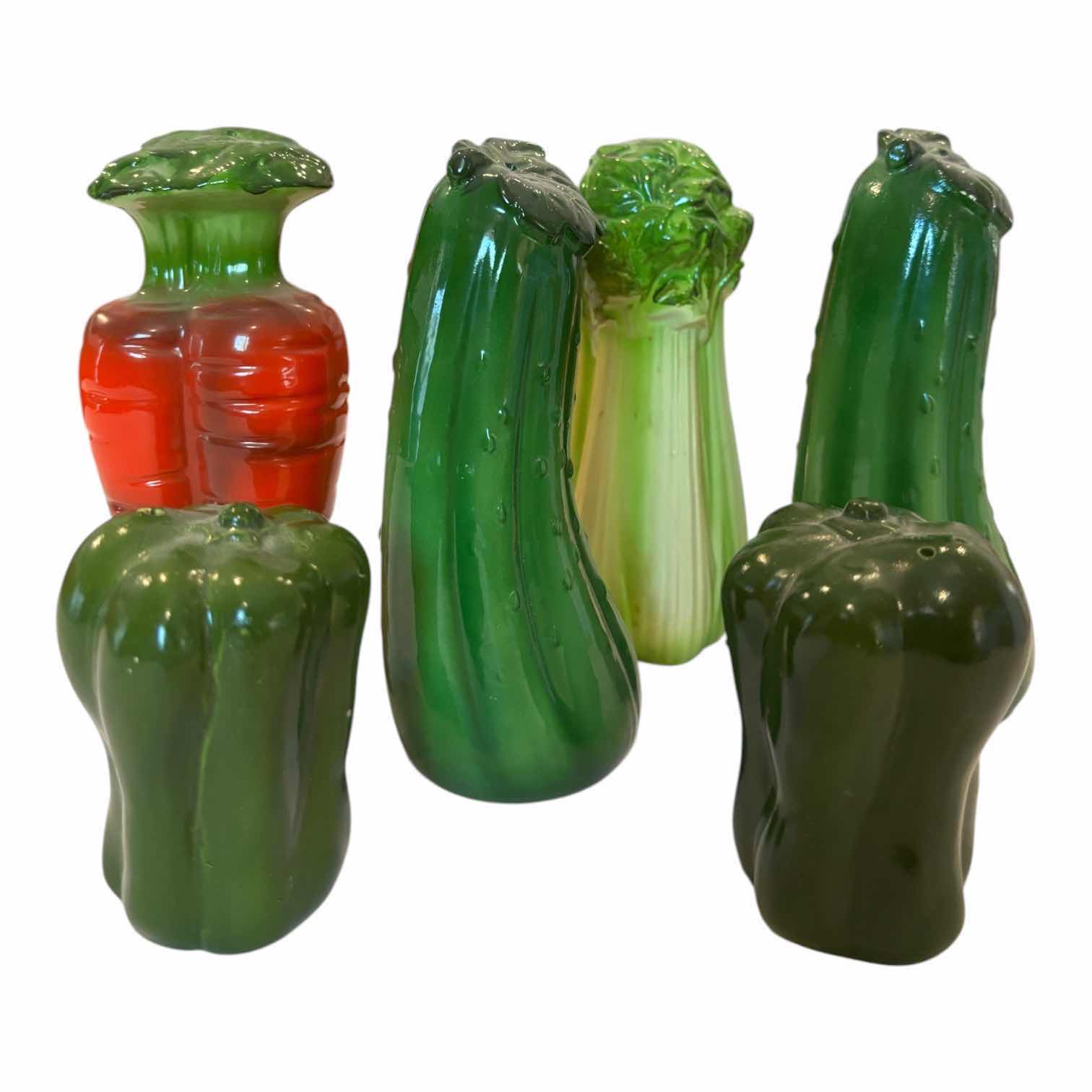 Photo 1 of VINTAGE SALT N PEPPER SHAKERS, TALLEST H6”