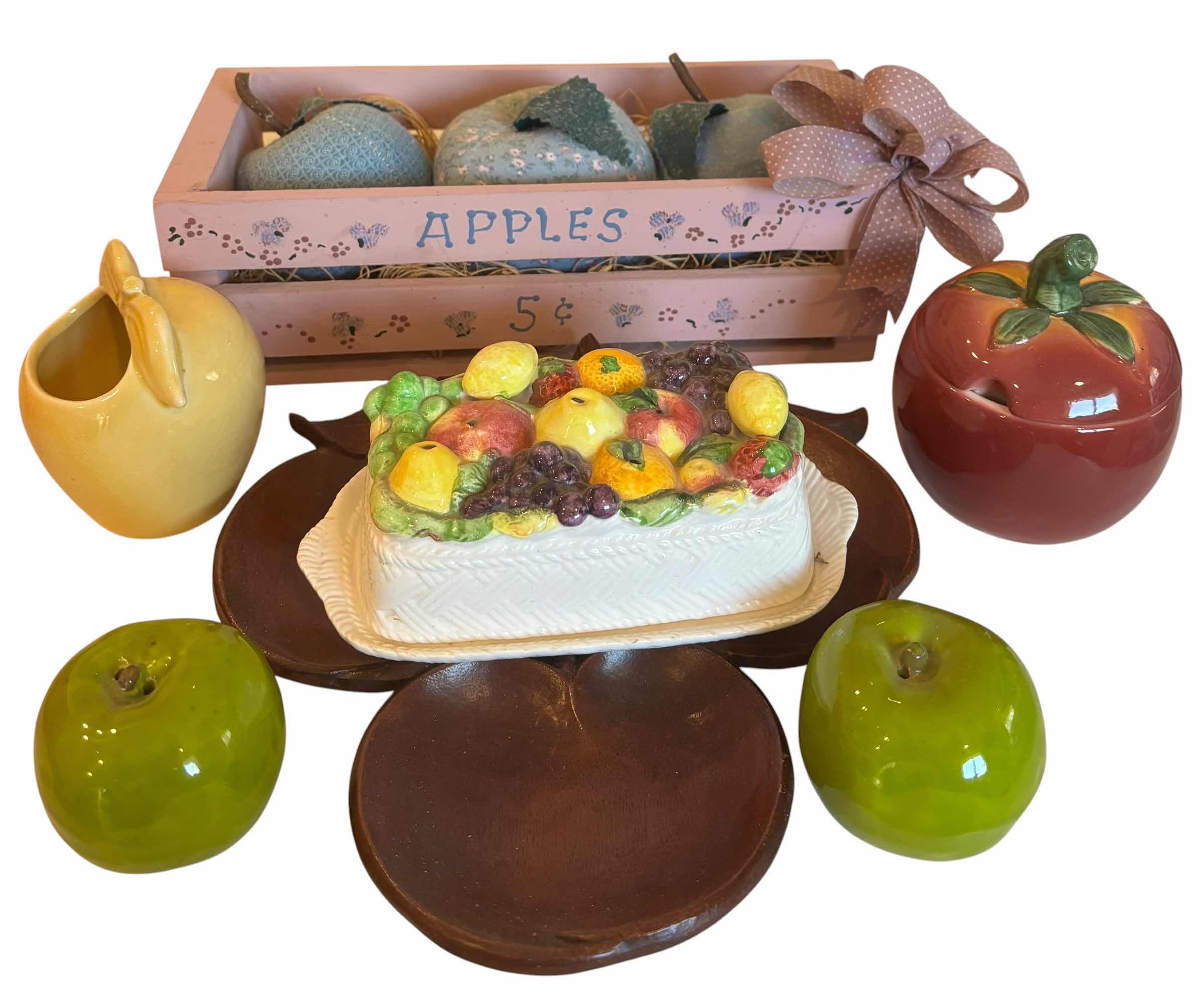Photo 1 of APPLE THEMED KITCHEN DECOR