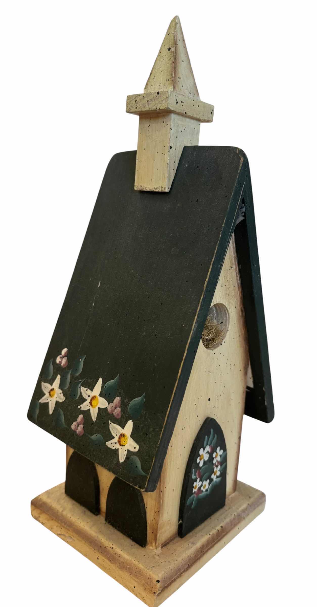 Photo 1 of VINTAGE COLLECTION OF BIRD HOUSES, TALLEST H11” (3)