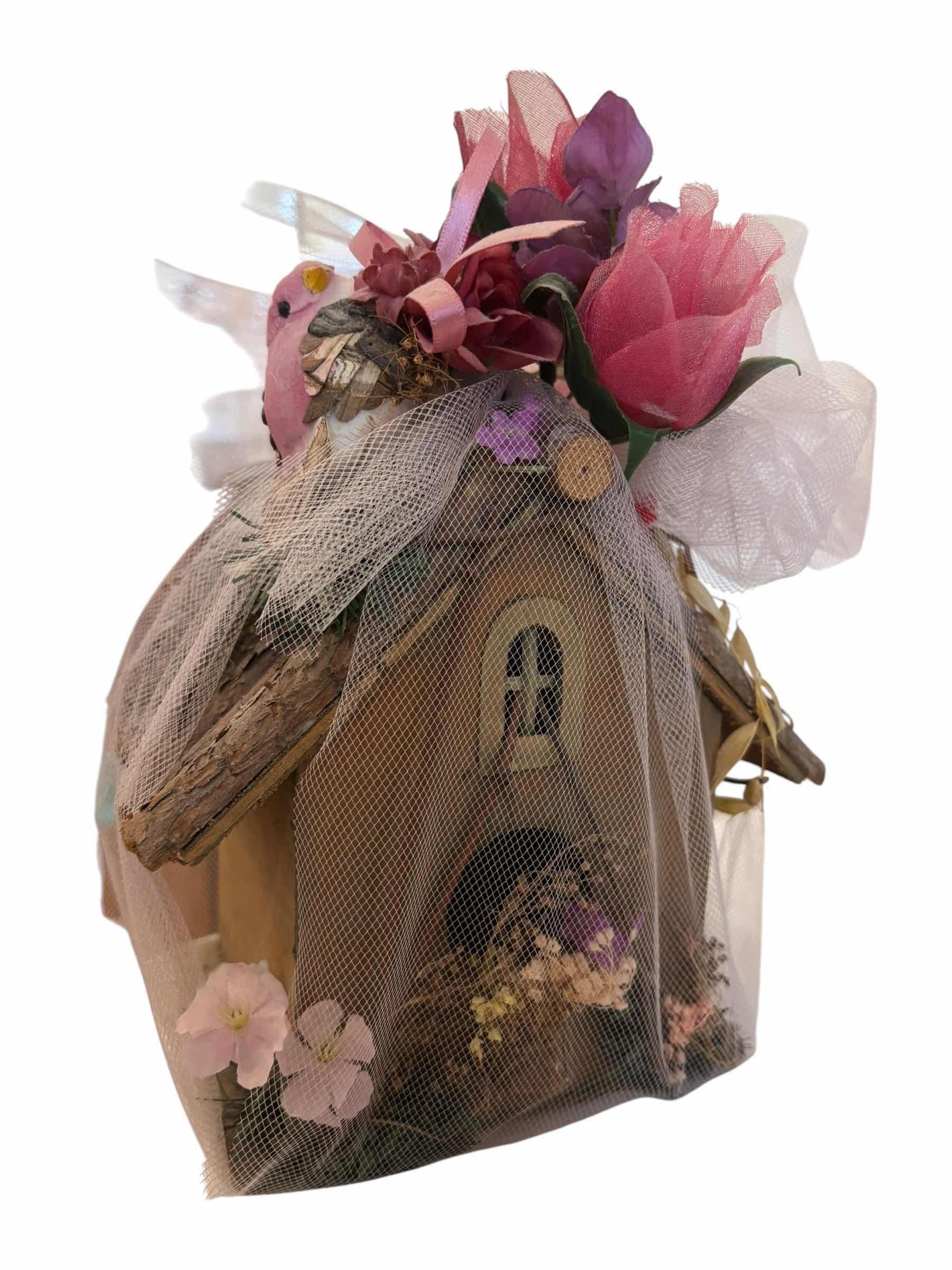 Photo 1 of COLLECTION OF VINTAGE BIRD HOUSES, TALLEST H9.5”
