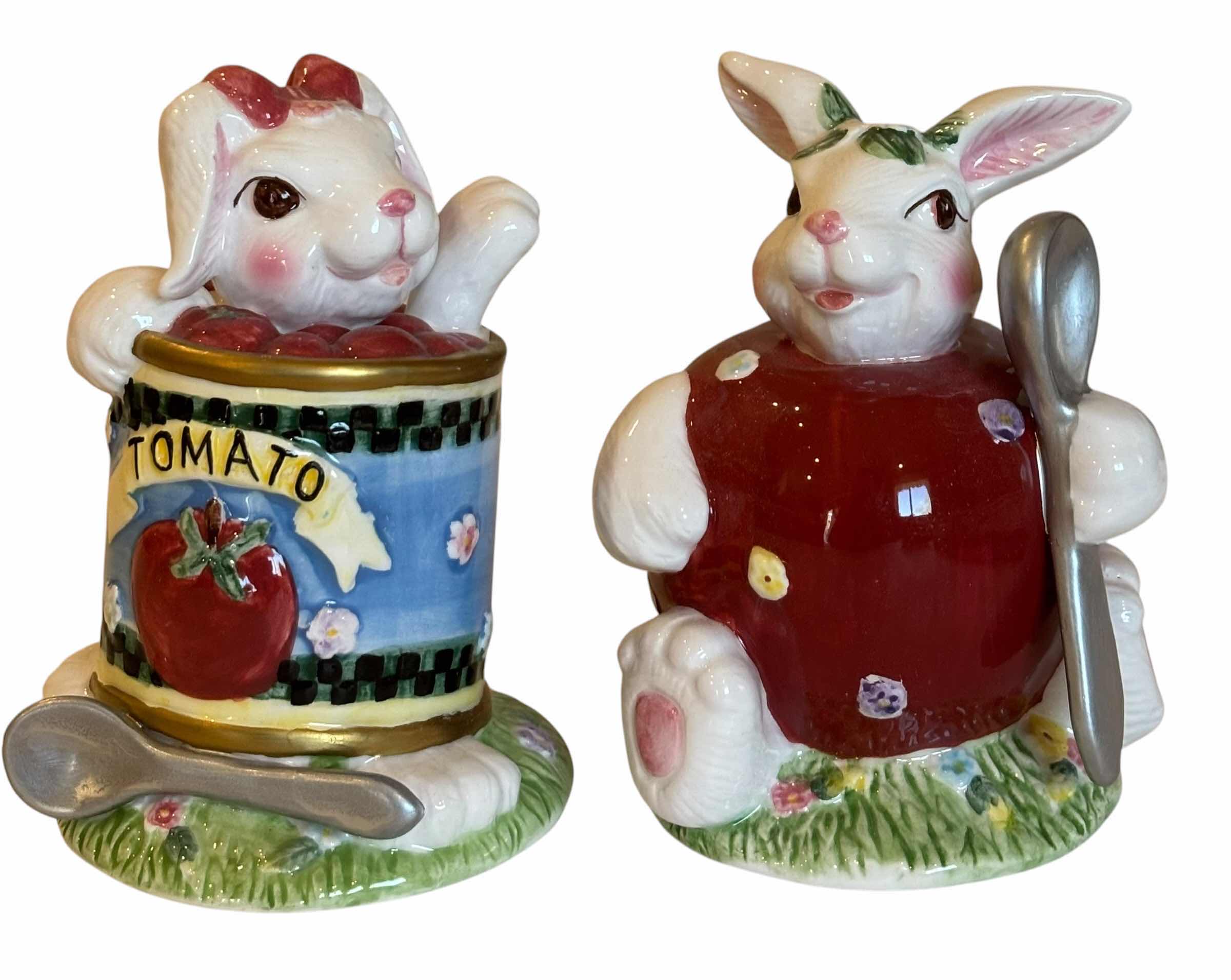Photo 1 of RABBIT & PIG THEMED KITCHEN DECOR, TALLEST H4”