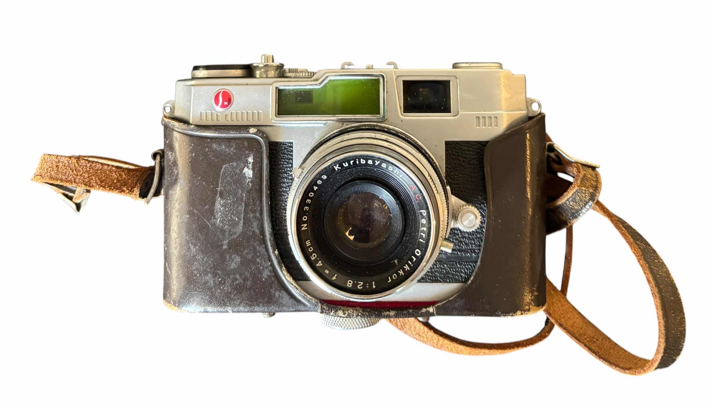Photo 1 of VINTAGE PETRI 35MM RANGEFINDER CAMERA $200