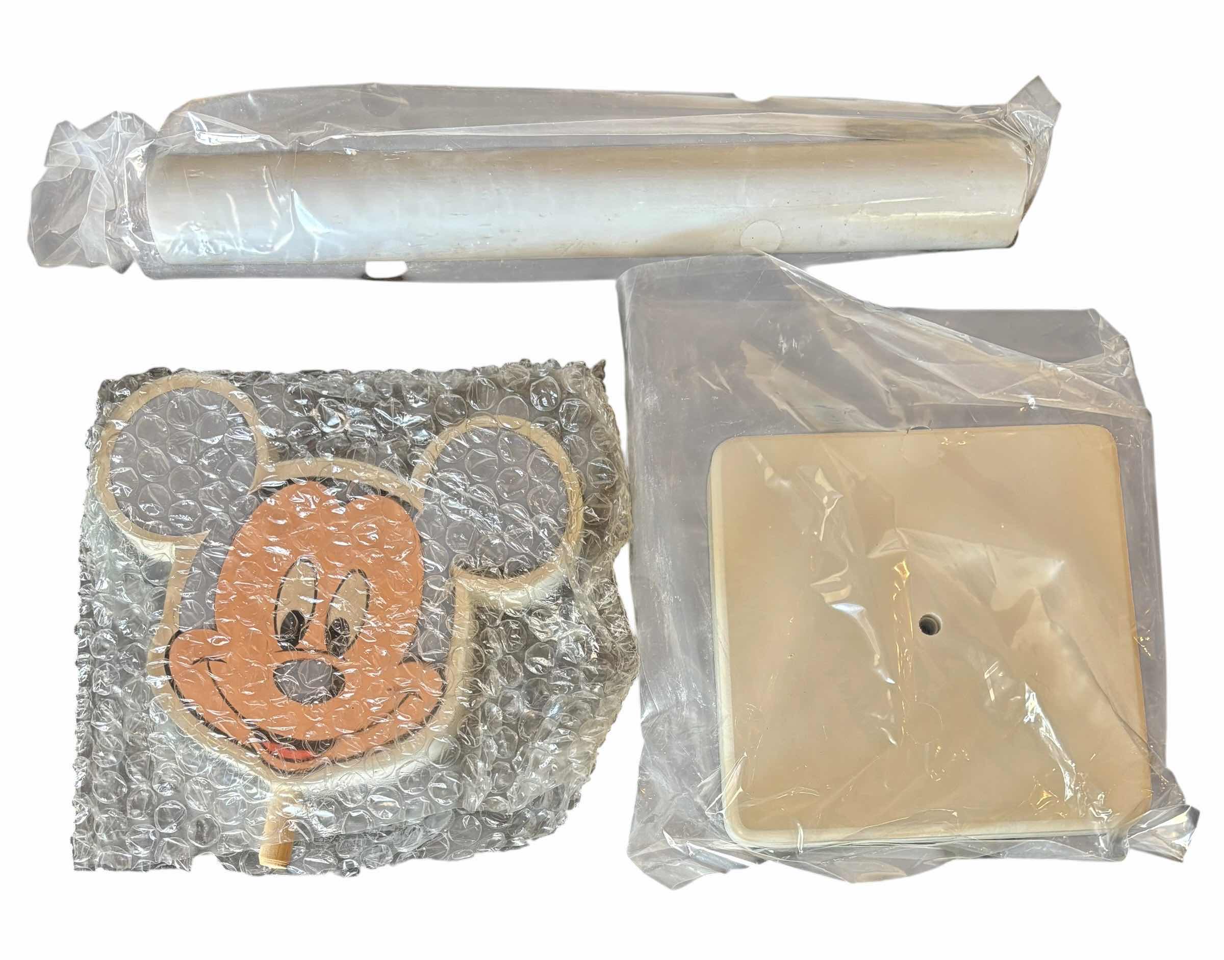 Photo 1 of NIB VINTAGE DISNEY MICKEY MOUSE CLASSIC COLLECTABLES PAPER TOWEL HOLDER $46
