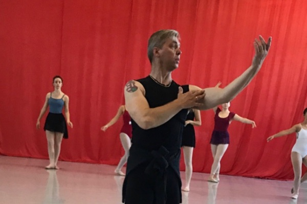 Floorbarre (balett) för vuxna med Janos Misurák