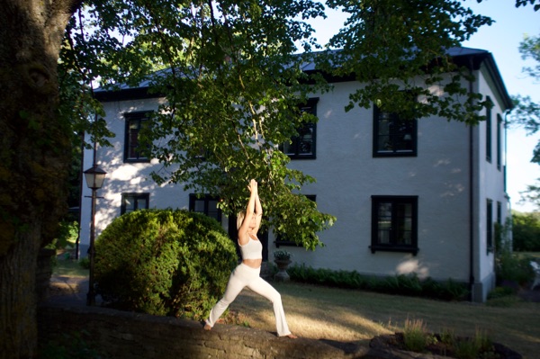 Yoga + Frukost på Hallfreda Hotell