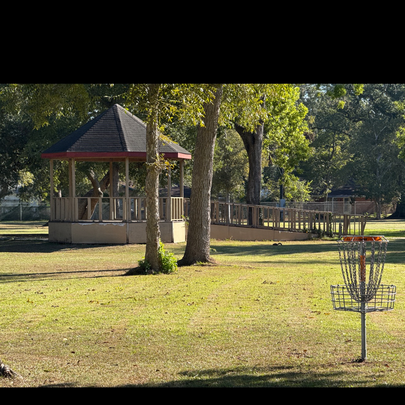 Clute Park disc golf course in Clute, TX