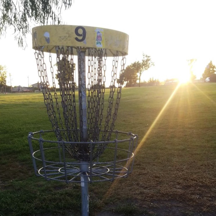 Liberty Park disc golf course in Cerritos, CA