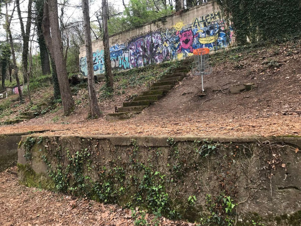 Meadowcreek Gardens disc golf course in Charlottesville, VA