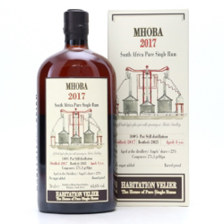 Image of the front of the bottle of the rum 2017