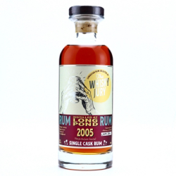 Image of the front of the bottle of the rum 2005