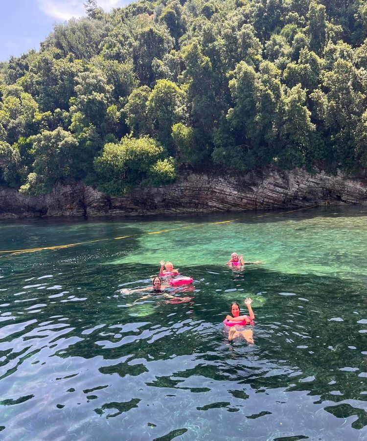 Voyage photo from Cave swim & long lines lunch