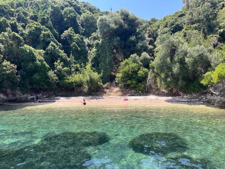 Voyage photo from Cave swim & long lines lunch