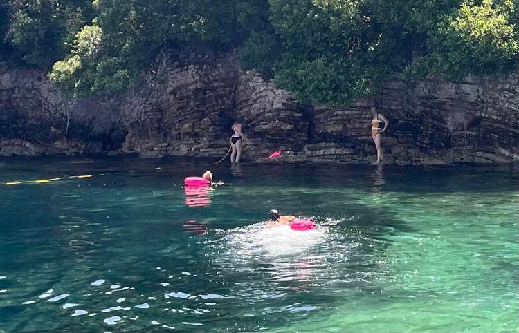 Voyage photo from Cave swim & long lines lunch