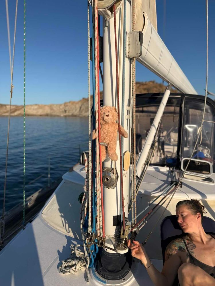 Voyage photo from Ripping wind and diesel failure