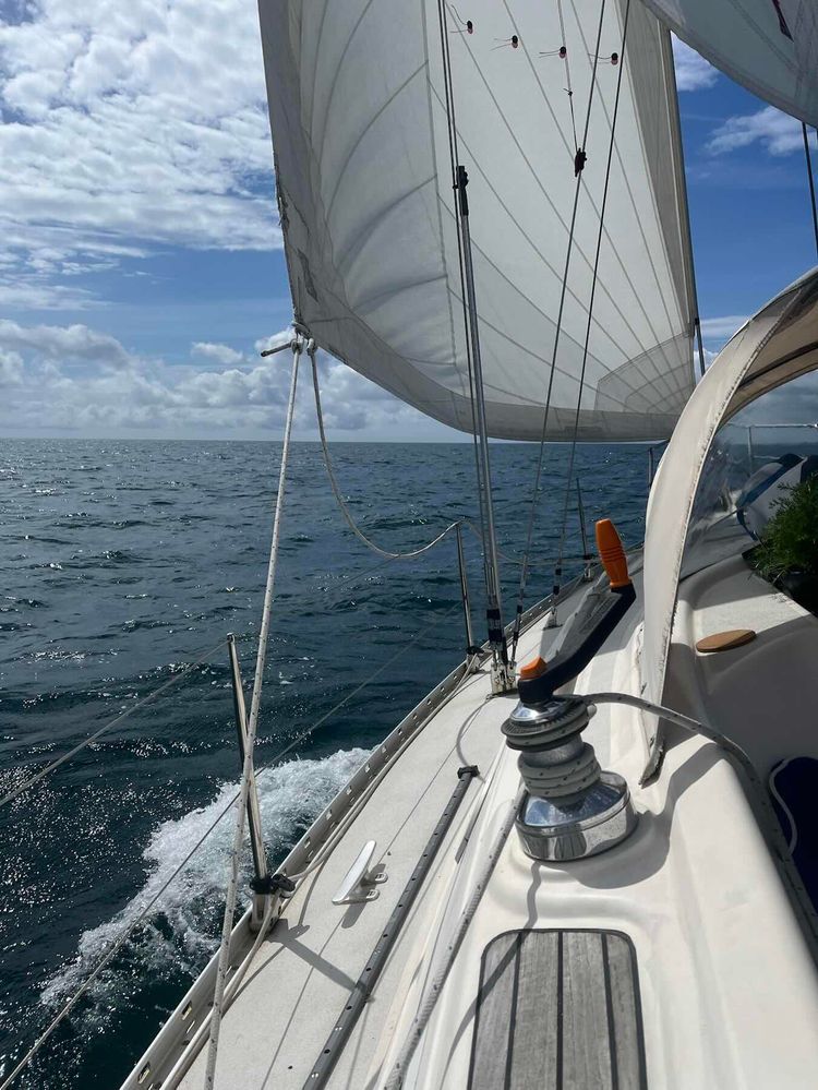 Voyage photo from A light upwind sail