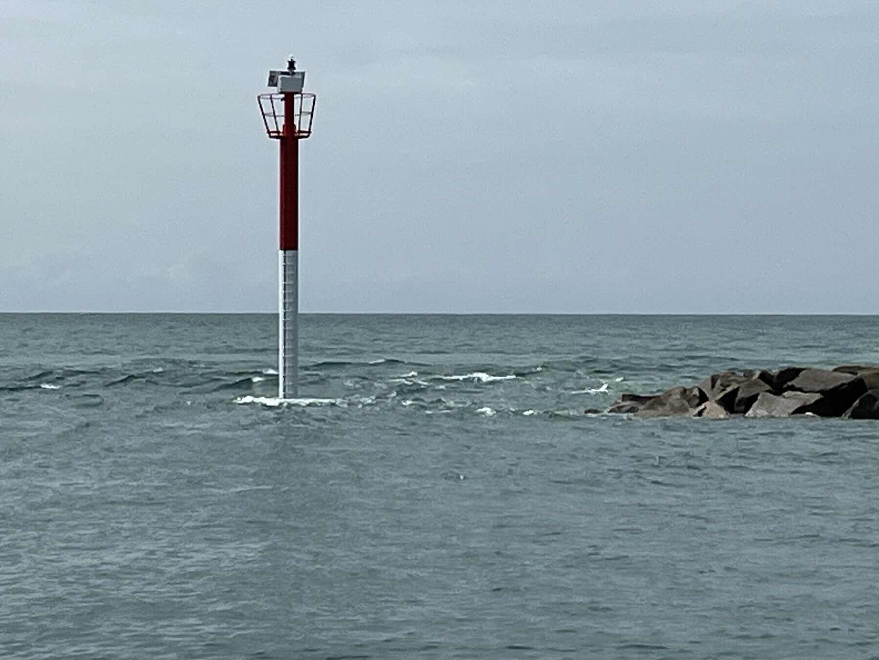 A slow sail in dying wind and strong current_5FC0316B-7D1C-4BEB-A79F-C08E82D2E90C
