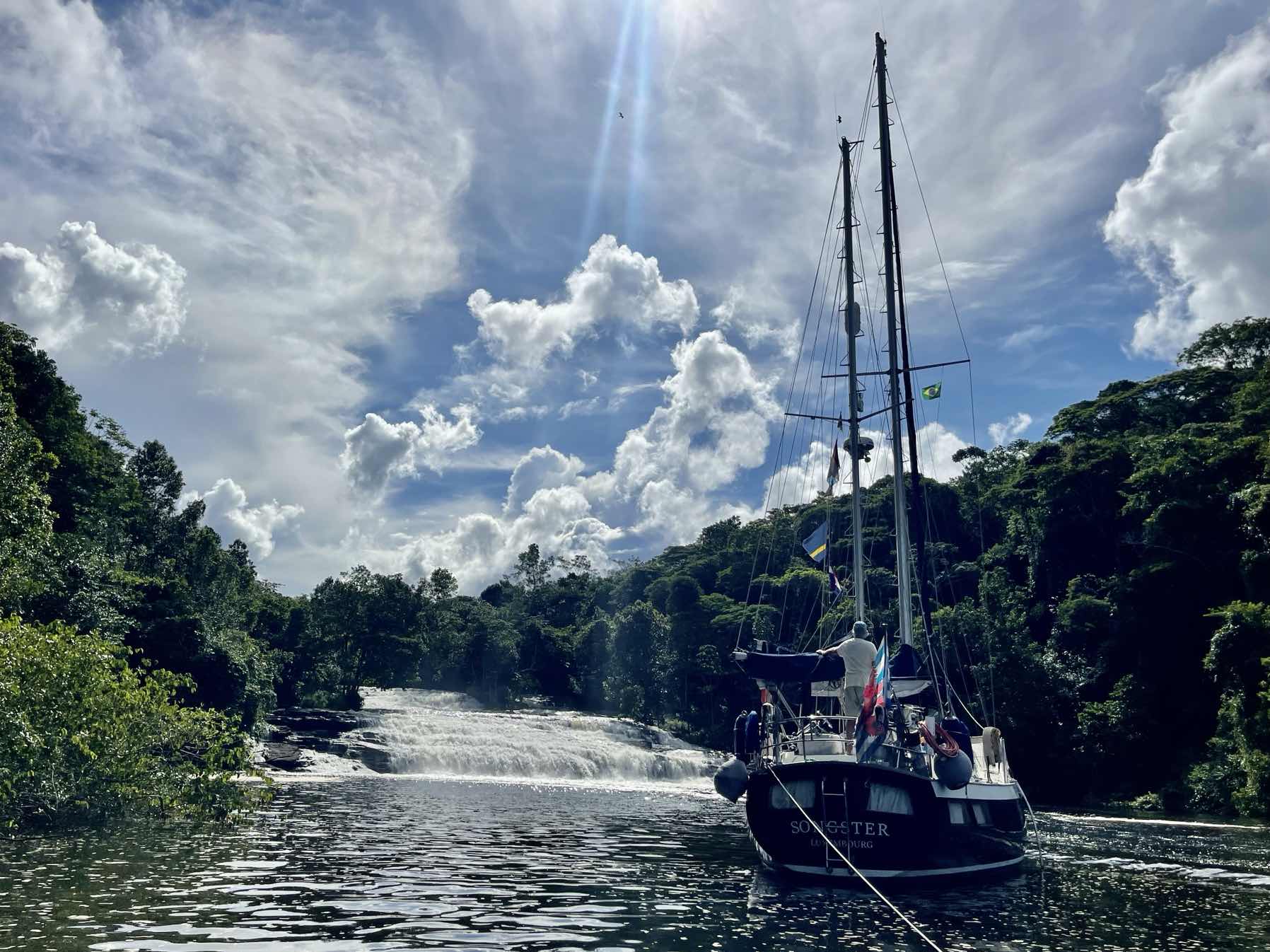 Sailing into a waterfall 🤯😬_5EFD5DC6-322D-4B40-9863-CEAC0E03BD74