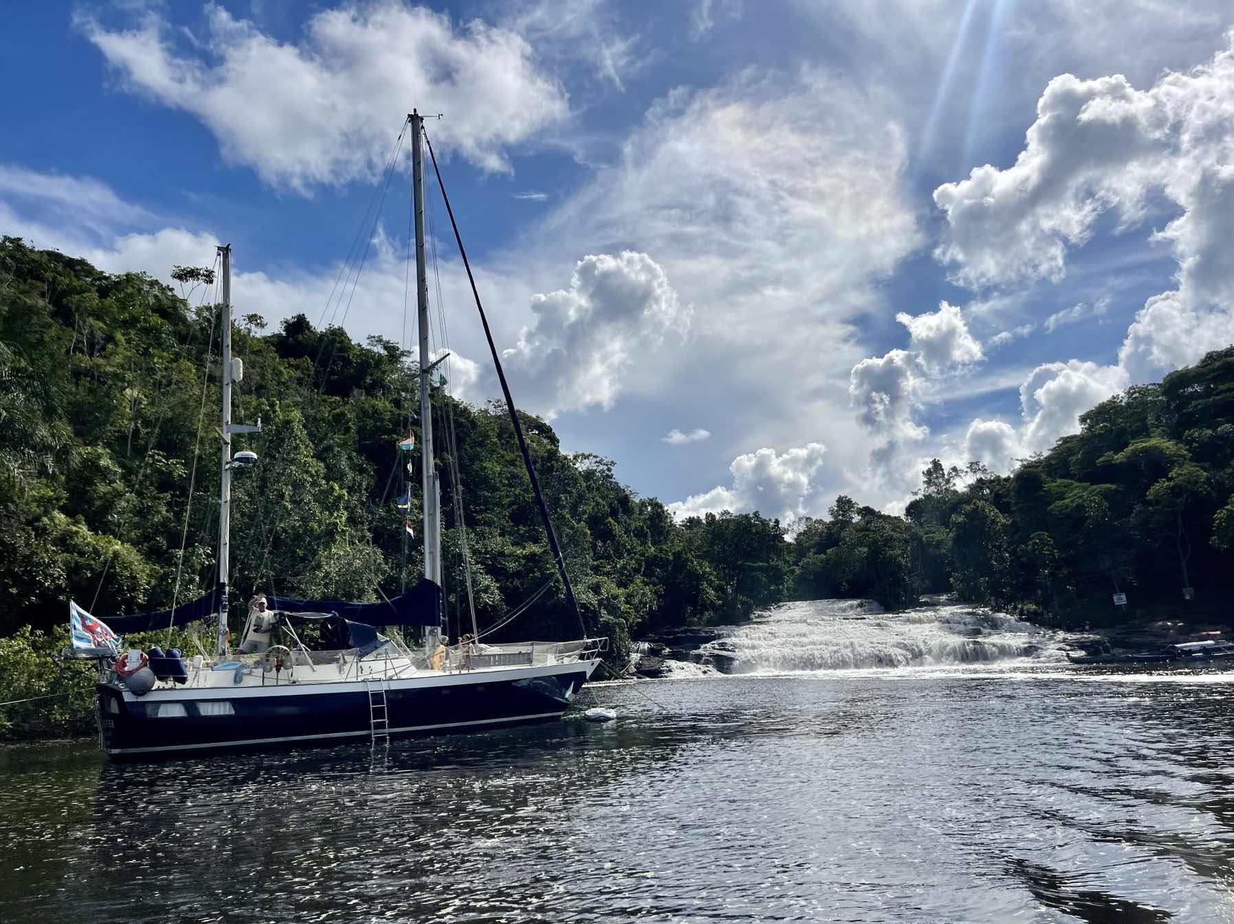 Sailing into a waterfall 🤯😬_1152DBD3-41D0-4032-B6E1-9D5CF996AE3A