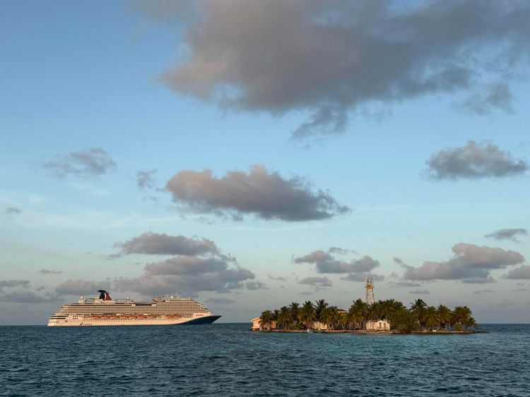 Voyage photo from Belize Day 4 - English Caye to Middle Long Caye