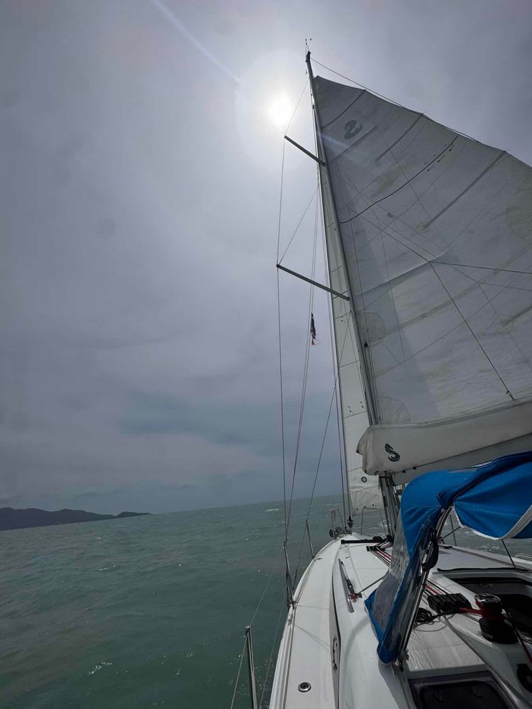 Voyage photo from Father and daughters sailing holiday day 1