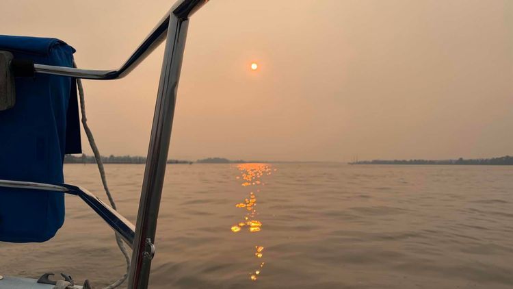 Voyage photo from Anchoring lessons in the smoky heat