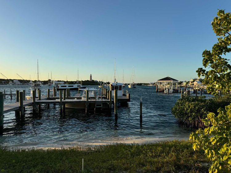 Voyage photo from Baker Bay to Tahiti Beach to Hopetown