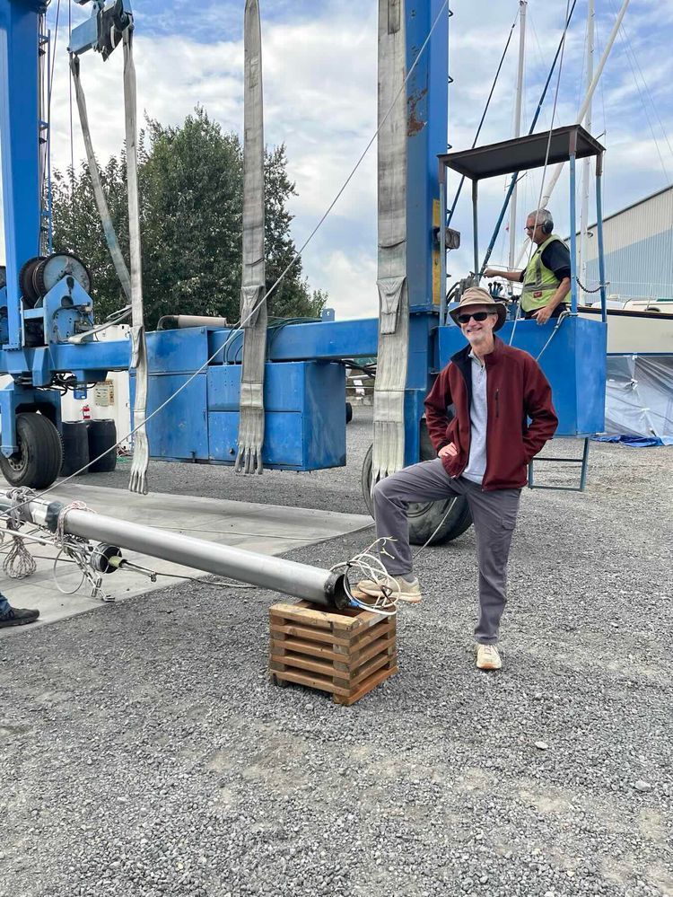 Voyage photo from Motoring to Escapade’s Mast Unstepping