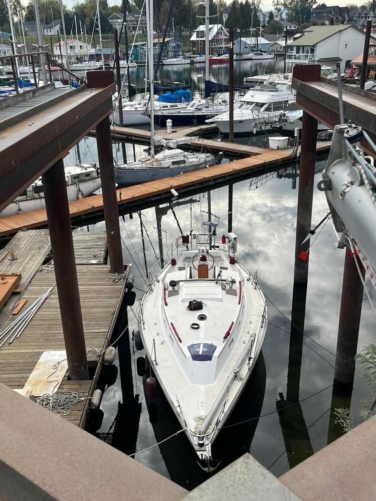 Voyage photo from Motoring to Escapade’s Mast Unstepping