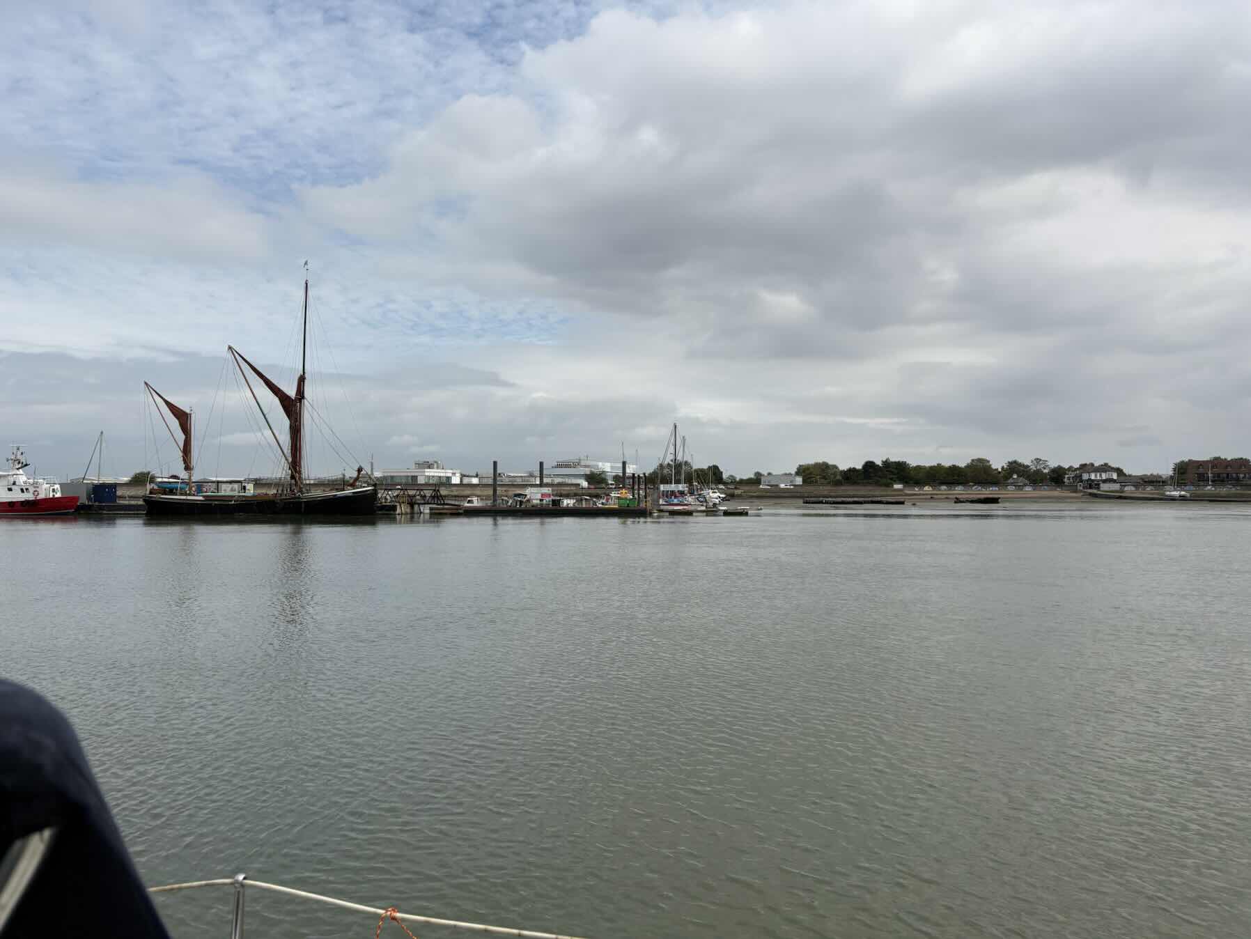 Motoring into Medway_B88339D9-20AE-4094-9876-030830AF7893