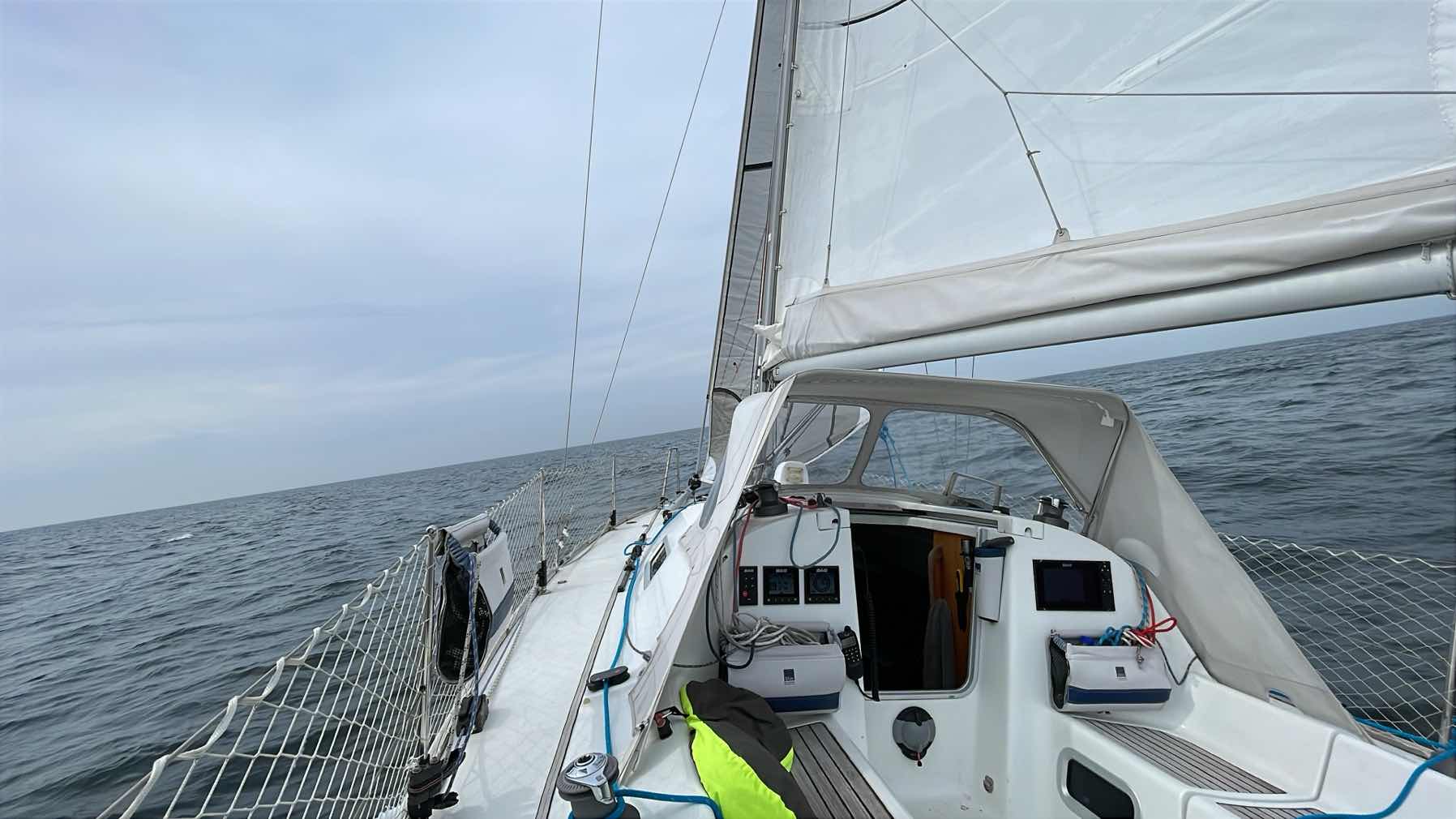 Last day of early spring heatwave sail_61F1A0EF-C30A-4806-BC4B-B2AB94B7CC24