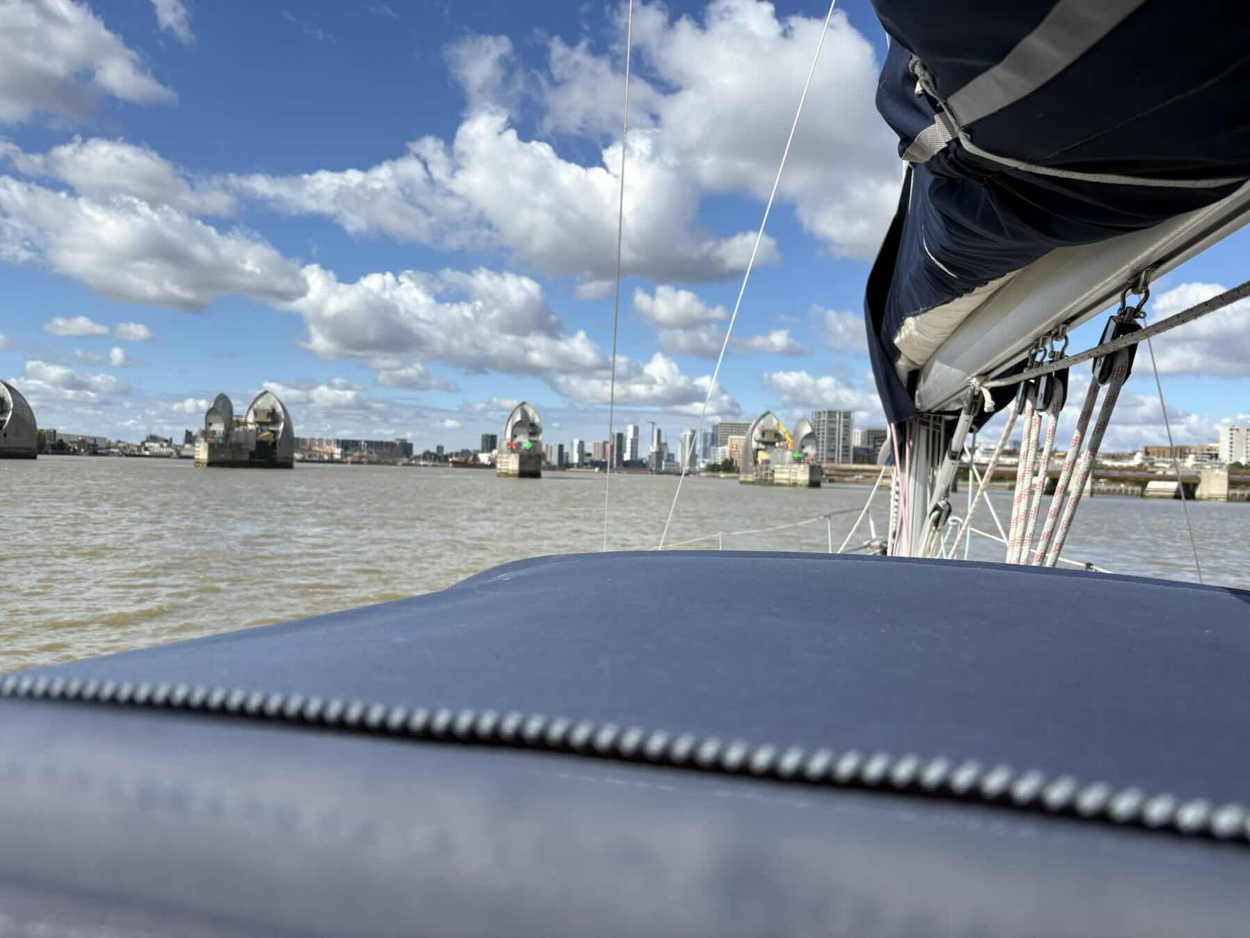 Up to the Thames, London_168B0710-DC13-4FA2-A1EB-0C6F711A9311