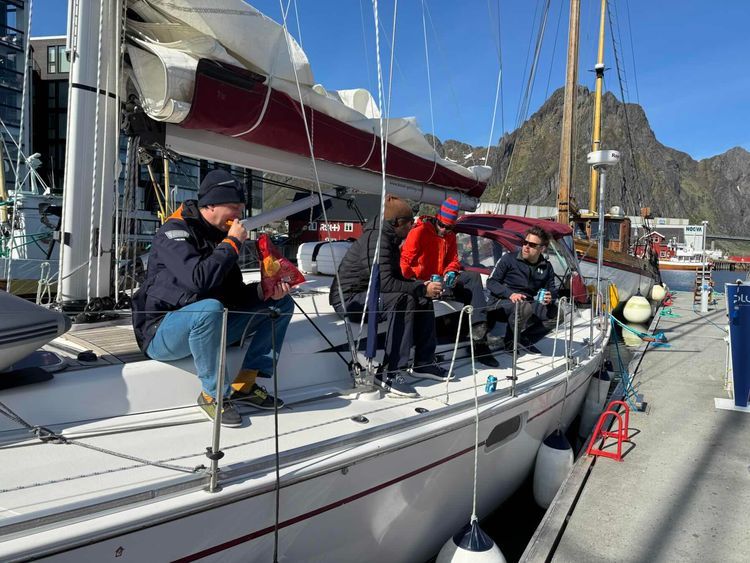 Voyage photo from Lœdingen nach Henningsvaer