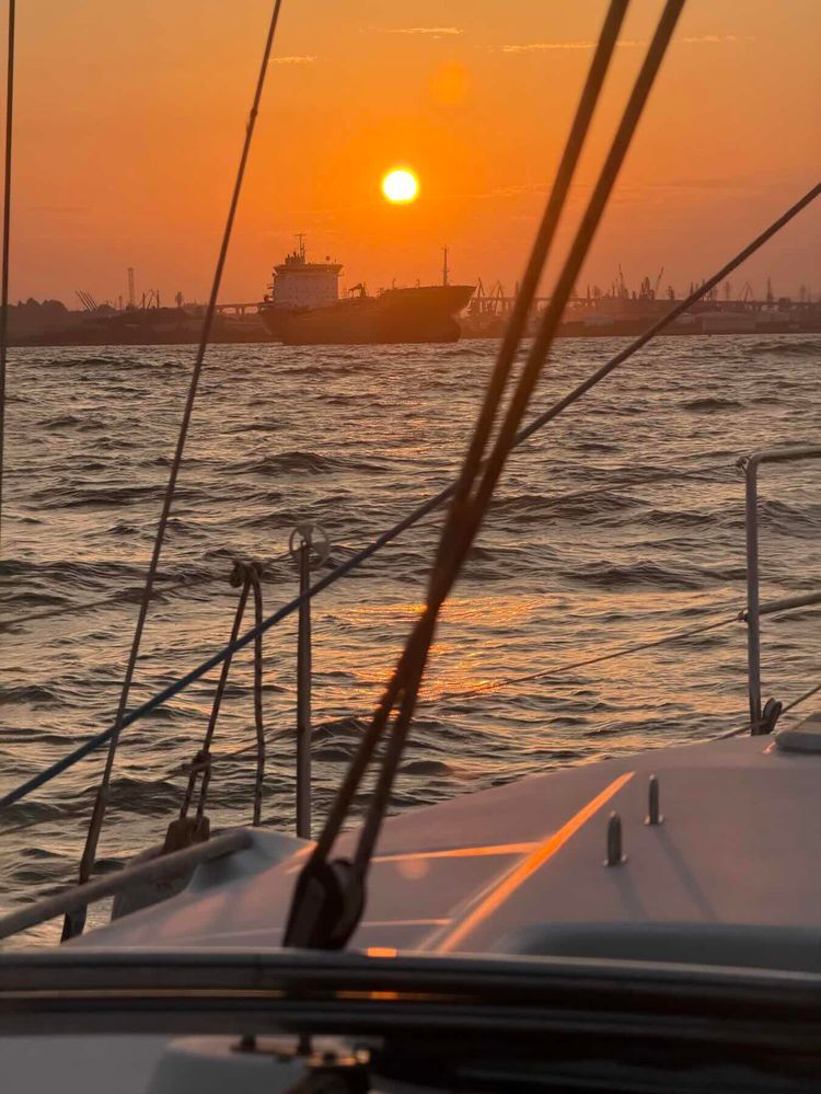 Voyage photo from Charter