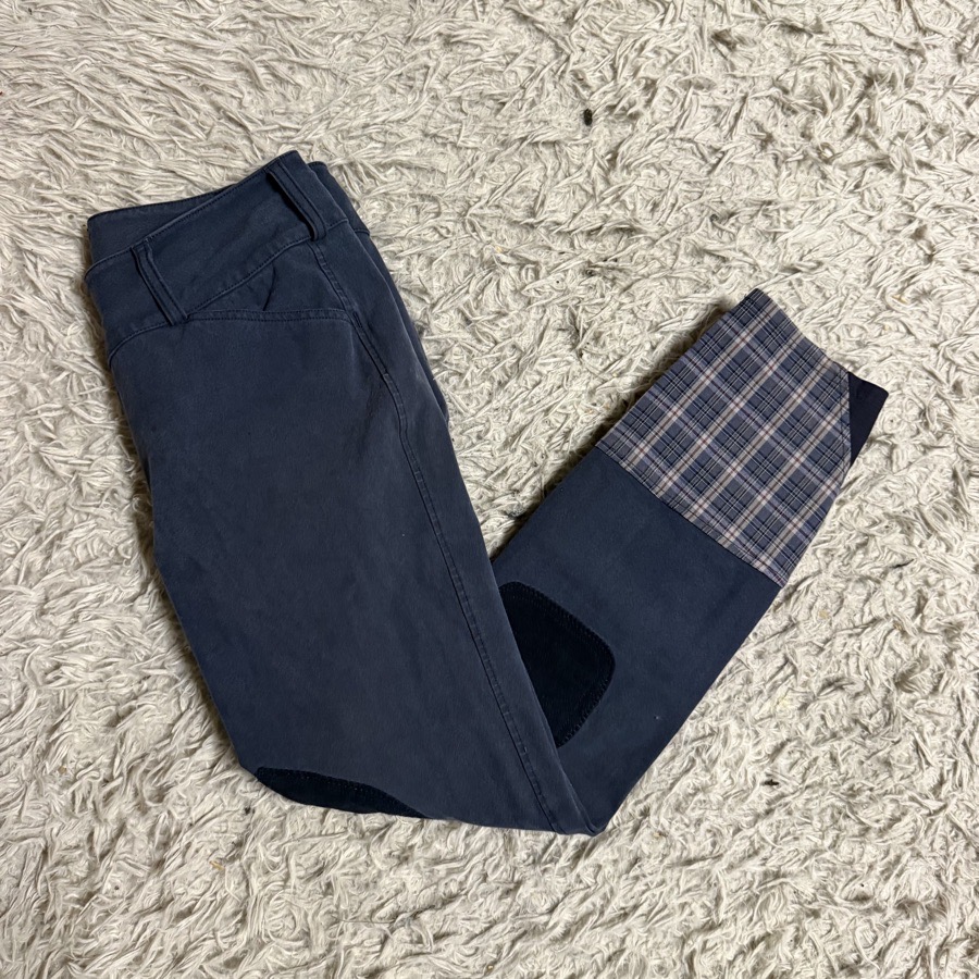 Women’s Size 30L Navy Knee Patch Horseback Riding Breeches. Good Condition.