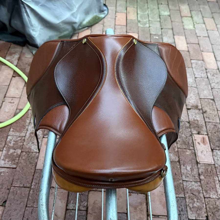 17" HDR Advantage Saddle - Rare, Higher-Quality Model w/ Leathers, Irons, & Pad