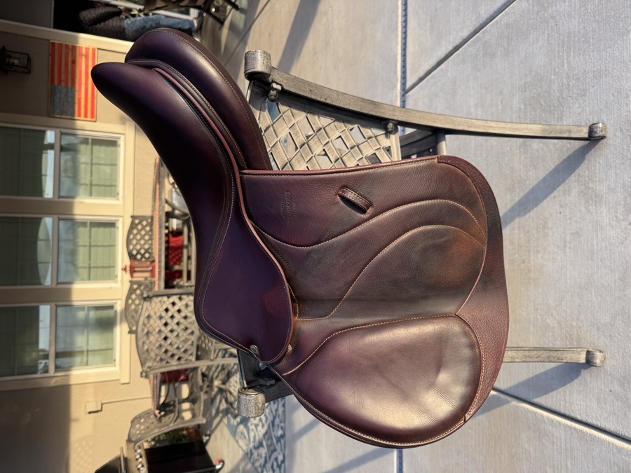 17.5 Devoucoux Saddle