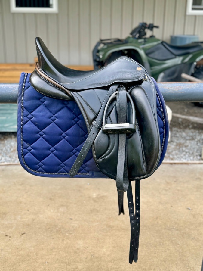 Hennig Dressage Saddle
