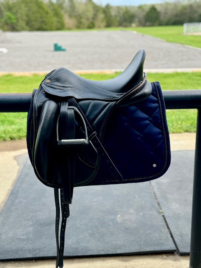 Hennig Dressage Saddle