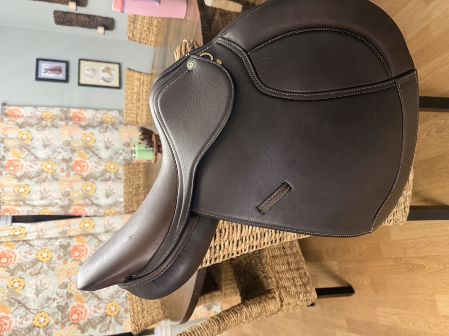 Henri de Rivel Pro Concept Close Contact Saddle – 16.5”