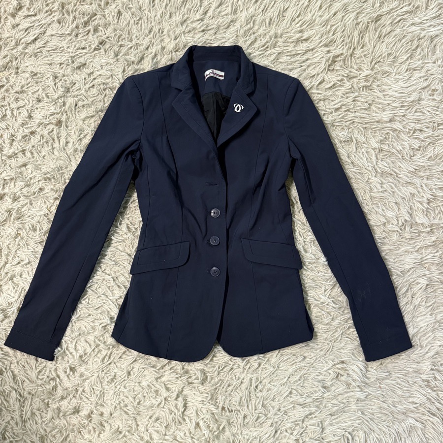Women’s Size IT38 Navy Carma Horseback Riding Show Coat. Missing top button.