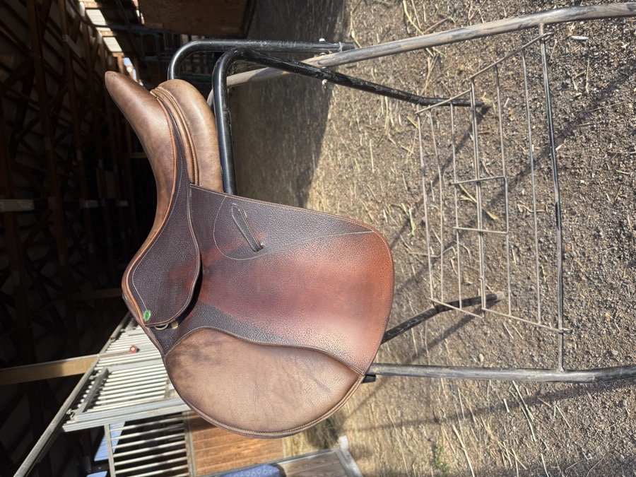 Hendri De Rivel kids jump saddle