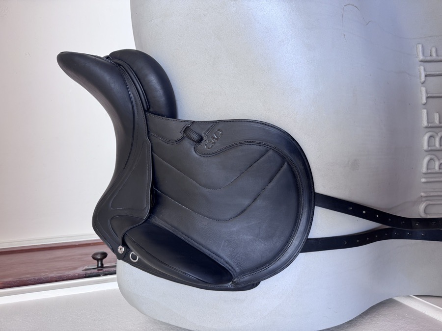 17.5” 2023 CWD SE37 Dressage Saddle - 1XLA - Full Buffalo!
