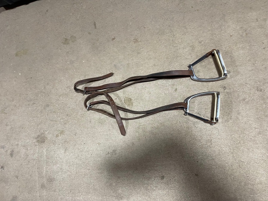 Sturrip leathers with break away sturrips