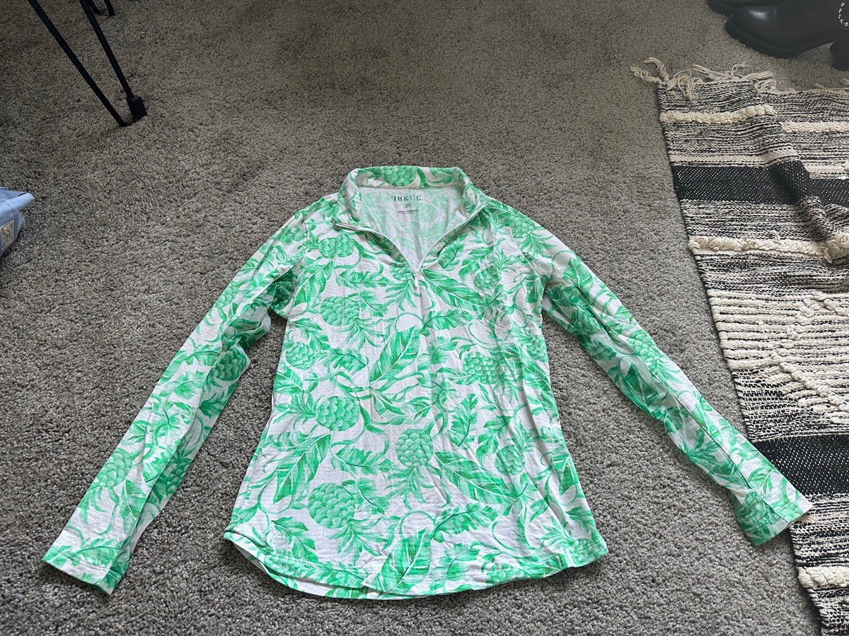 Xs icikuls pineapple print sunshirt